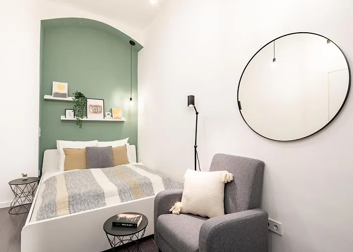 Mini - New - Elegant Downtown Retreat