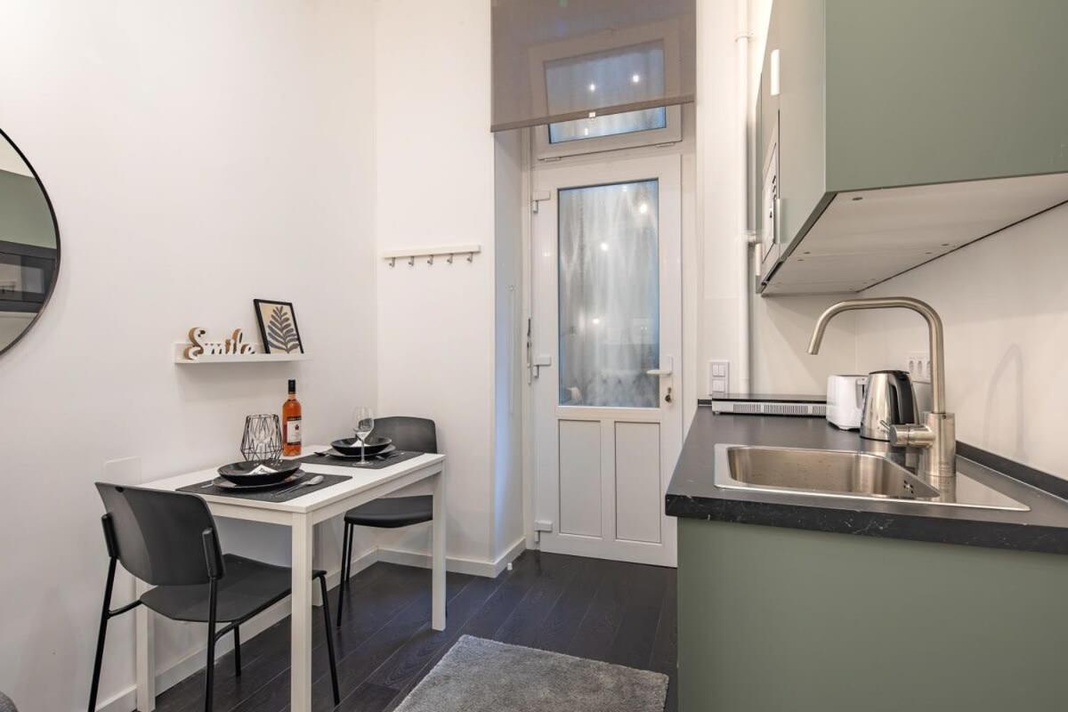 Mini - New - Elegant Downtown Retreat